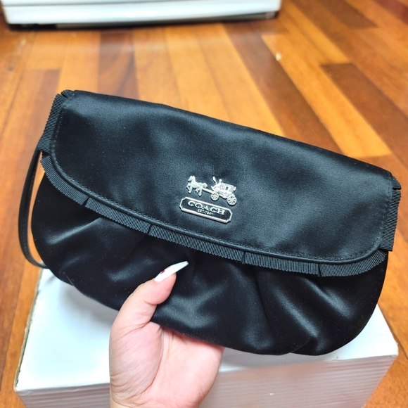 Coach Amanda Large Satin Wristlet - Picture 1 of 11